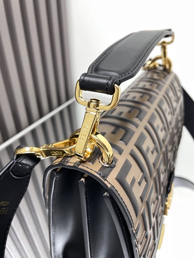 フェンディバッグ側面デザイン